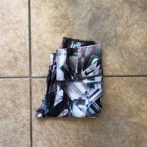 Nike patterned workout leggings